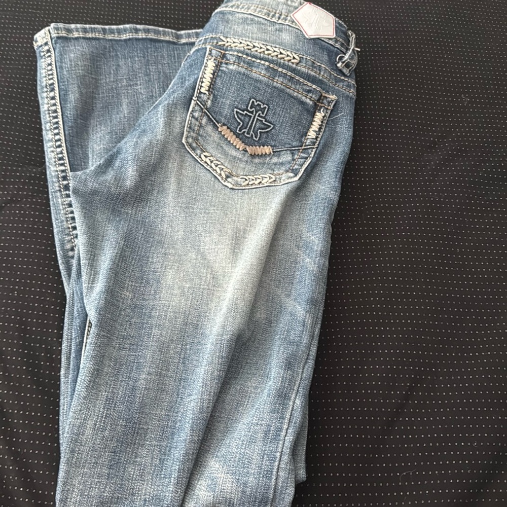 Tin hual boot cuts